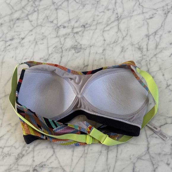 VSX Victorias Secret Mesh Vibrant Patterned Sports Bra Sz 32D - Picture 6 of 6